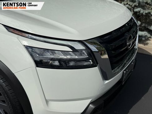 Used 2025 Nissan Pathfinder SV image 15