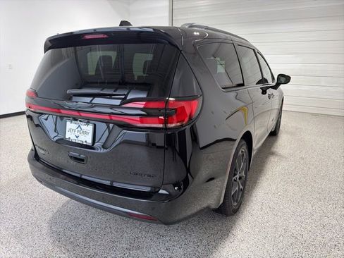 New 2026 Chrysler Pacifica Limited w/ S Appearance Package image 26