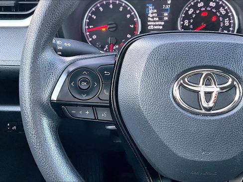 Used 2021 Toyota RAV4 LE FWD image 23