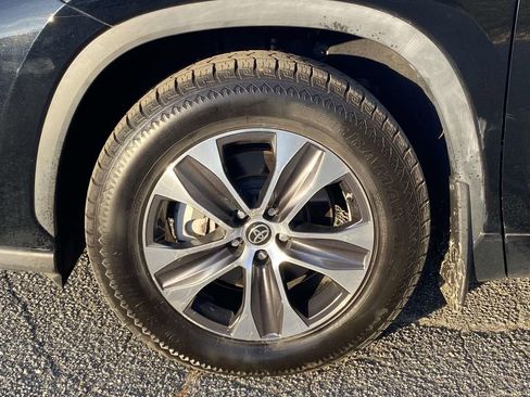 Used 2022 Toyota Highlander XLE image 8