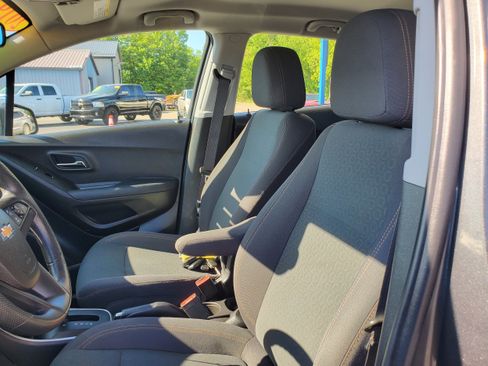 Used 2019 Chevrolet Trax LS AWD/4WD image 11