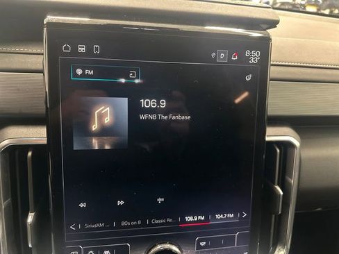 Used 2025 GMC Acadia Elevation image 30