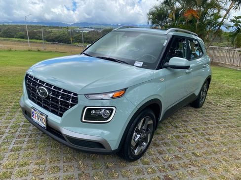 Used 2025 Hyundai Venue Limited FWD image 21