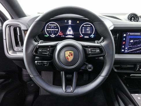 New 2025 Porsche Cayenne Coupe image 10