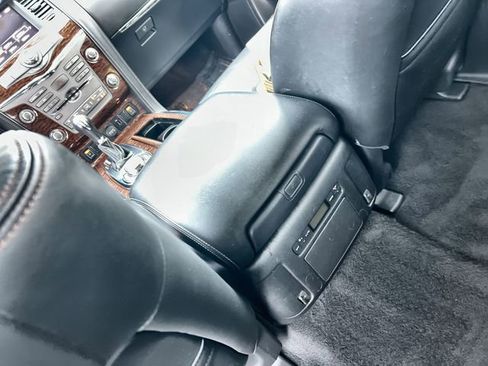 Used 2020 Nissan Armada SL image 23