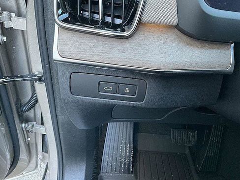 New 2026 Volvo XC90 T8 Plus w/ Protection Package Premier AWD/4WD image 18