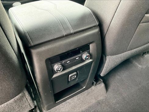 Used 2023 Chevrolet Traverse LT FWD image 10