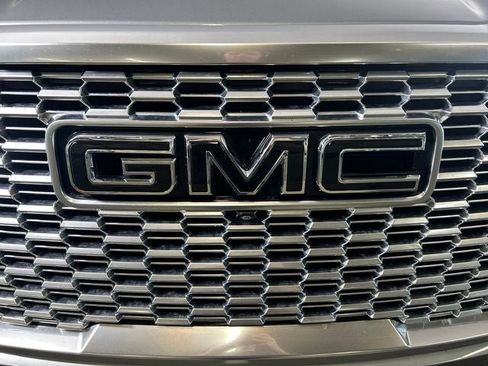 Used 2023 GMC Yukon Denali w/ Denali Reserve Package AWD/4WD image 9