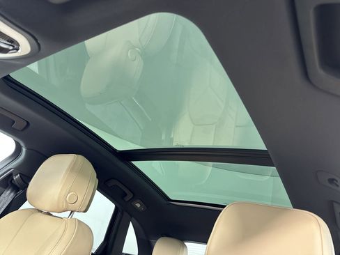 Certified 2025 Porsche Macan image 16