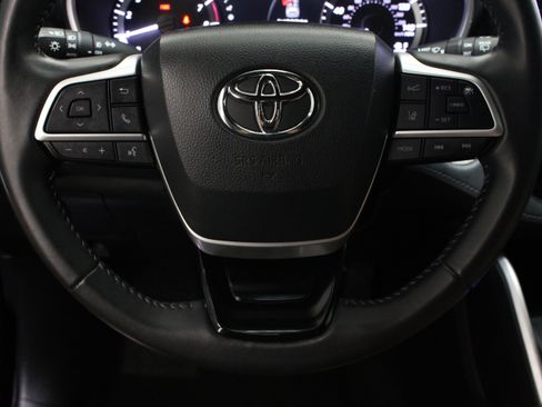 Used 2023 Toyota Highlander XSE FWD image 25