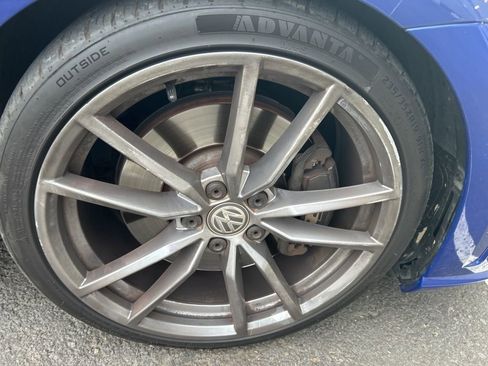 Used 2017 Volkswagen Golf R 4-Door image 5