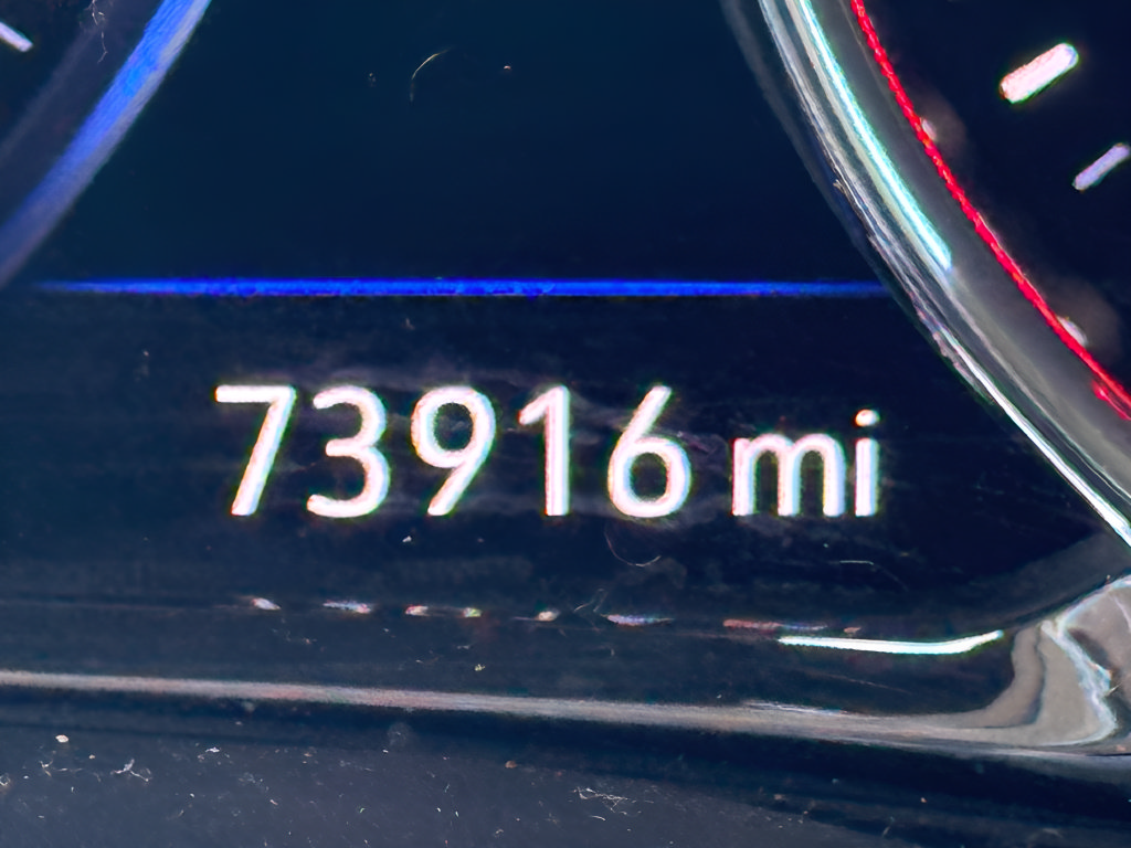 Used 2020 GMC Acadia Denali w/ Technology Package FWD image 24