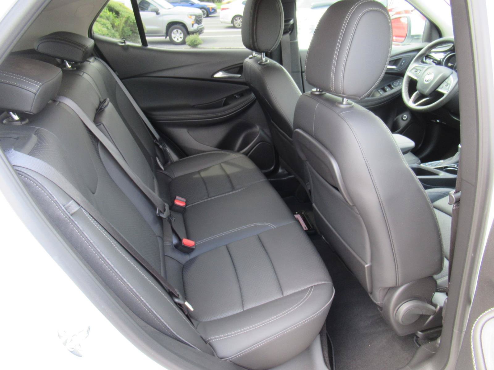 Used 2022 Buick Encore GX Essence FWD image 30