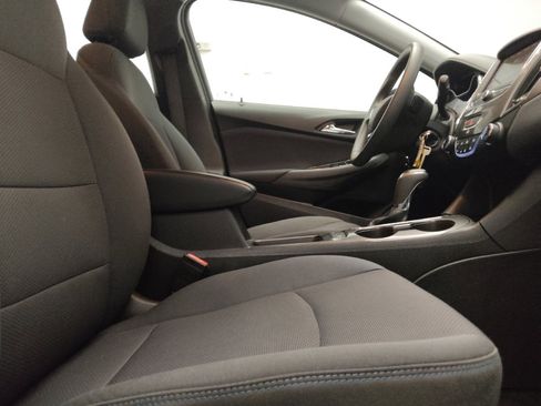 Used 2019 Chevrolet Cruze LT FWD image 21
