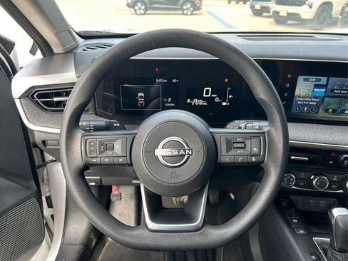 Used 2025 Nissan Kicks SV FWD image 16