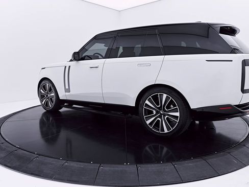 Used 2025 Land Rover Range Rover SE AWD/4WD image 12