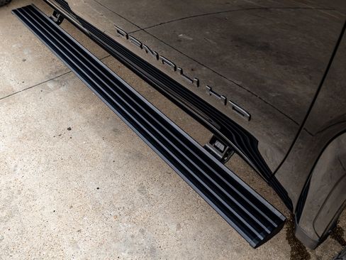 Used 2026 GMC Sierra 3500 Denali Ultimate w/ LPO, Black Badging Package image 13