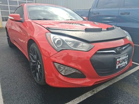 Used 2013 Hyundai Genesis 3.8 RWD image 2