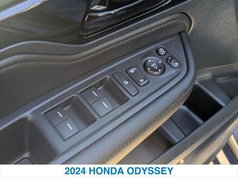 Used 2024 Honda Odyssey Elite image 13