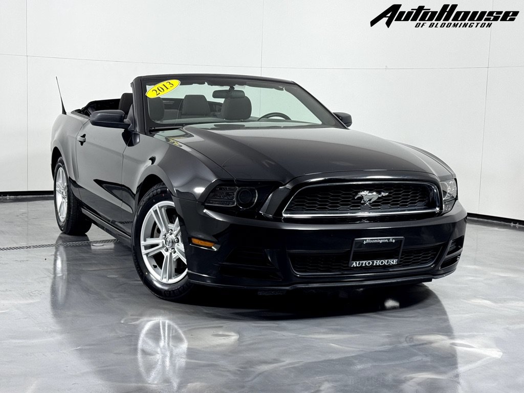 Used 2013 Ford Mustang Convertible RWD image 1