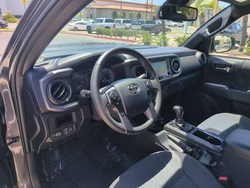 Used 2019 Toyota Tacoma TRD Sport w/ Technology Package AWD/4WD image 12
