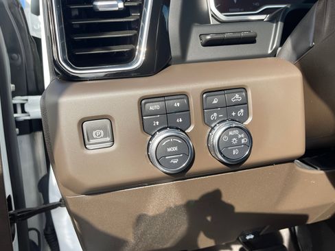 Used 2023 GMC Sierra 1500 Denali w/ Technology Package image 11