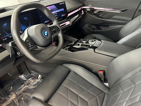 Certified 2024 BMW i5 eDrive40i w/ Premium Package image 4