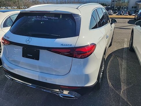 Used 2025 Mercedes-Benz GLC 300 4MATIC image 9