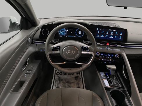 Certified 2025 Hyundai Elantra SEL FWD image 46