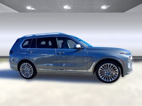 Used 2026 BMW X7 xDrive40i w/ Premium Package AWD/4WD image 7