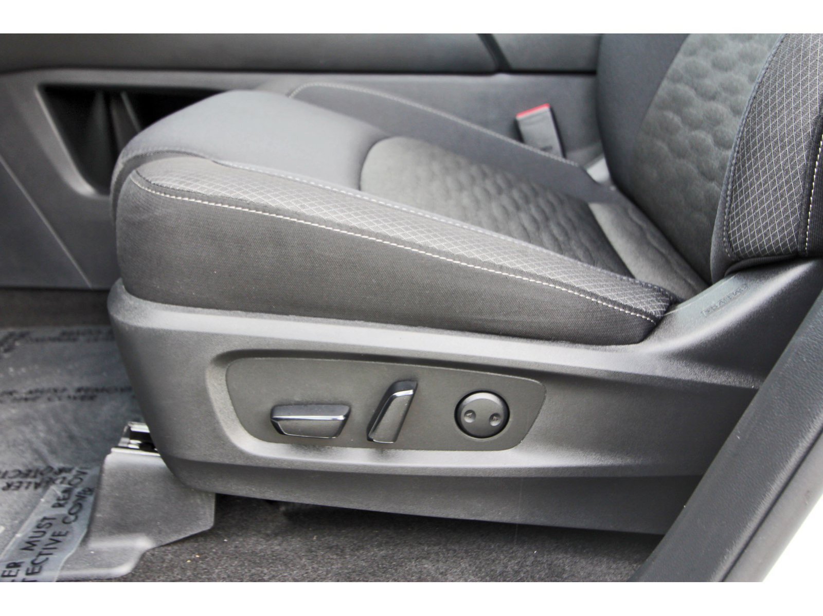Certified 2025 Nissan Pathfinder SV FWD image 30
