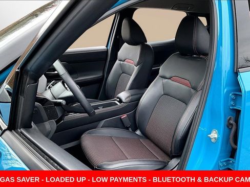 Certified 2025 Nissan Kicks SR image 19