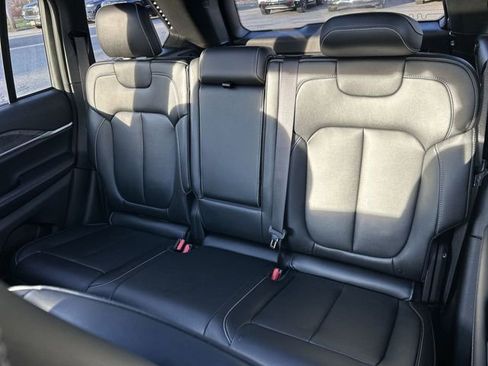 Used 2024 Jeep Grand Cherokee Limited image 23