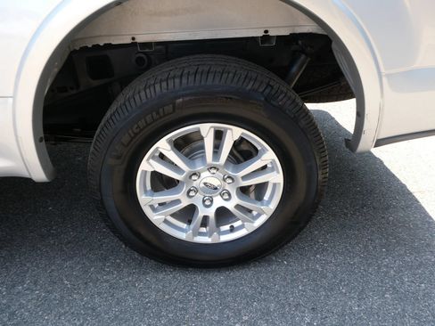 Used 2017 Ford F150 Lariat w/ Equipment Group 501A Mid AWD/4WD image 38