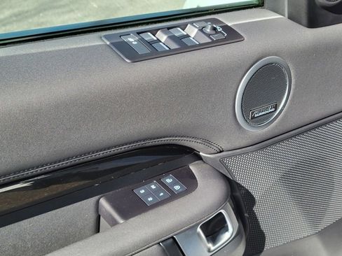 Used 2024 Land Rover Discovery S image 25