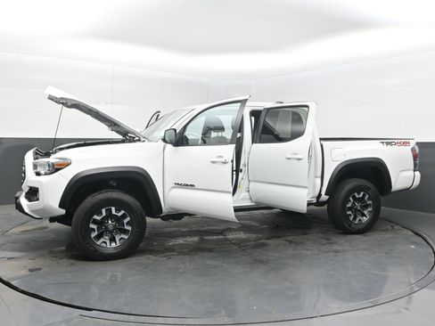 Used 2022 Toyota Tacoma TRD Off-Road w/ Technology Package AWD/4WD image 36