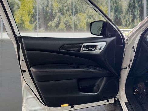 Used 2020 Nissan Pathfinder SL AWD/4WD image 19