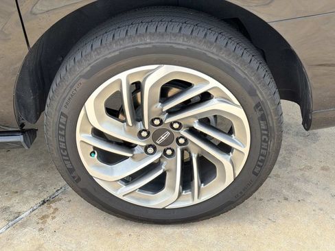 Used 2025 Lincoln Navigator L Reserve AWD/4WD image 5