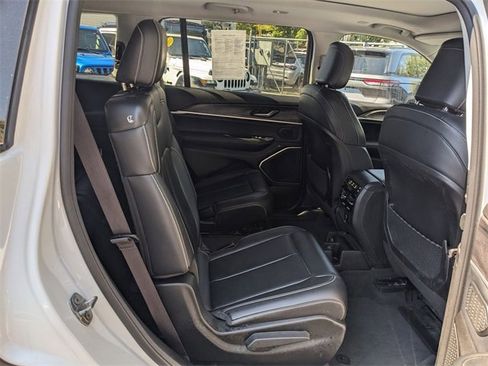 Used 2022 Jeep Grand Cherokee L Limited w/ Black Appearance Package image 31