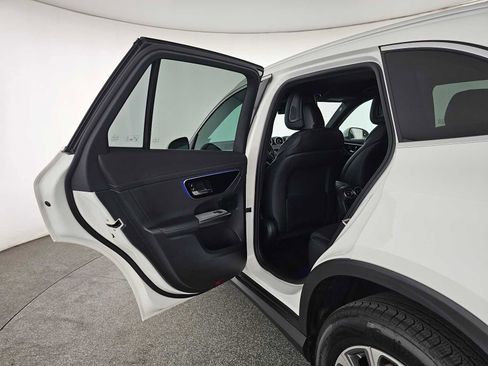 Certified 2025 Mercedes-Benz GLC 300 image 17