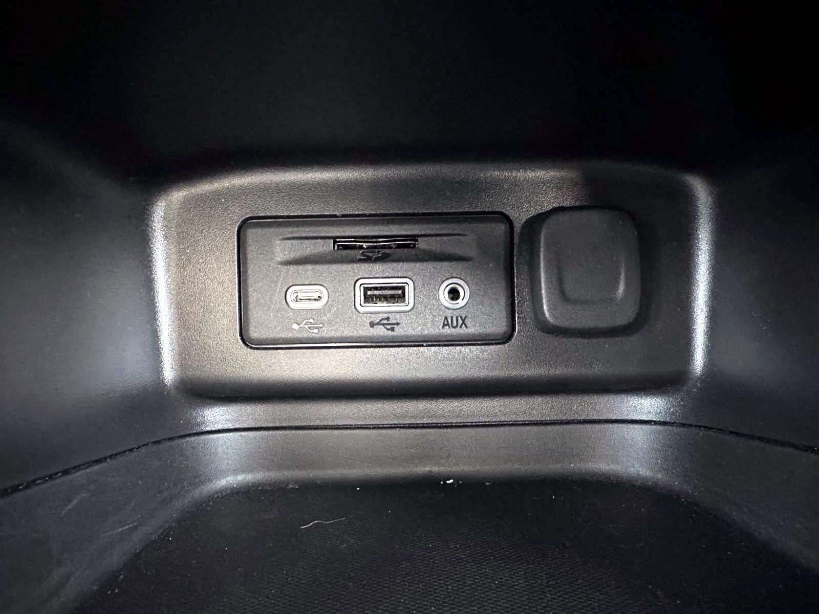 Used 2024 Chevrolet Equinox RS w/ RS Leather Package AWD/4WD image 24