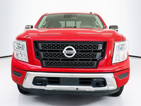 Used 2020 Nissan Titan SV w/ SV Convenience Package image 2