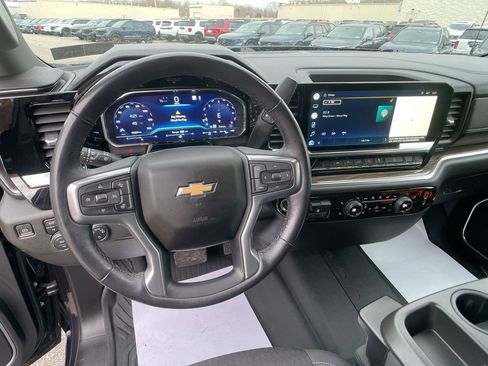 Used 2022 Chevrolet Silverado 1500 LT w/ Z71 Off-Road Package image 15