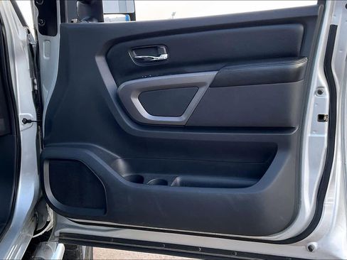 Used 2015 Nissan Titan SL w/ SL Moonroof Package image 22