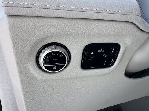 New 2026 Mercedes-Benz EQE 320 4MATIC SUV image 34