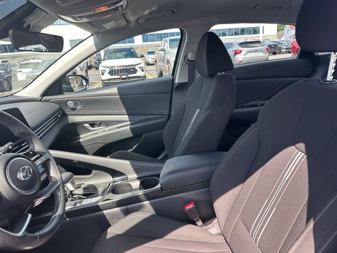 Used 2023 Hyundai Elantra SEL w/ Convenience Package FWD image 12