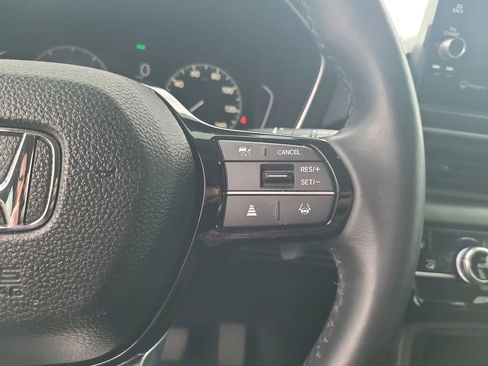 Used 2024 Honda Pilot Touring image 14