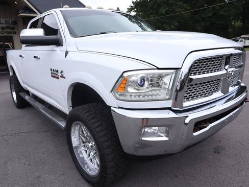 Used 2014 RAM 2500 Laramie w/ Convenience Group AWD/4WD image 3