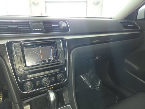 Used 2019 Volkswagen Passat 2.0T SE R-Line FWD image 32