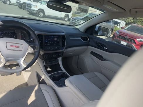 Used 2023 GMC Acadia Denali image 4